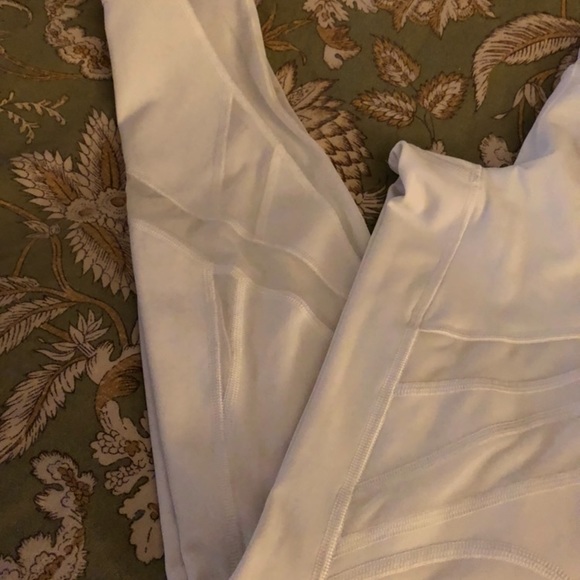 Lululemon white mesh hi-rise lux leggings sz 6 - Picture 4 of 6